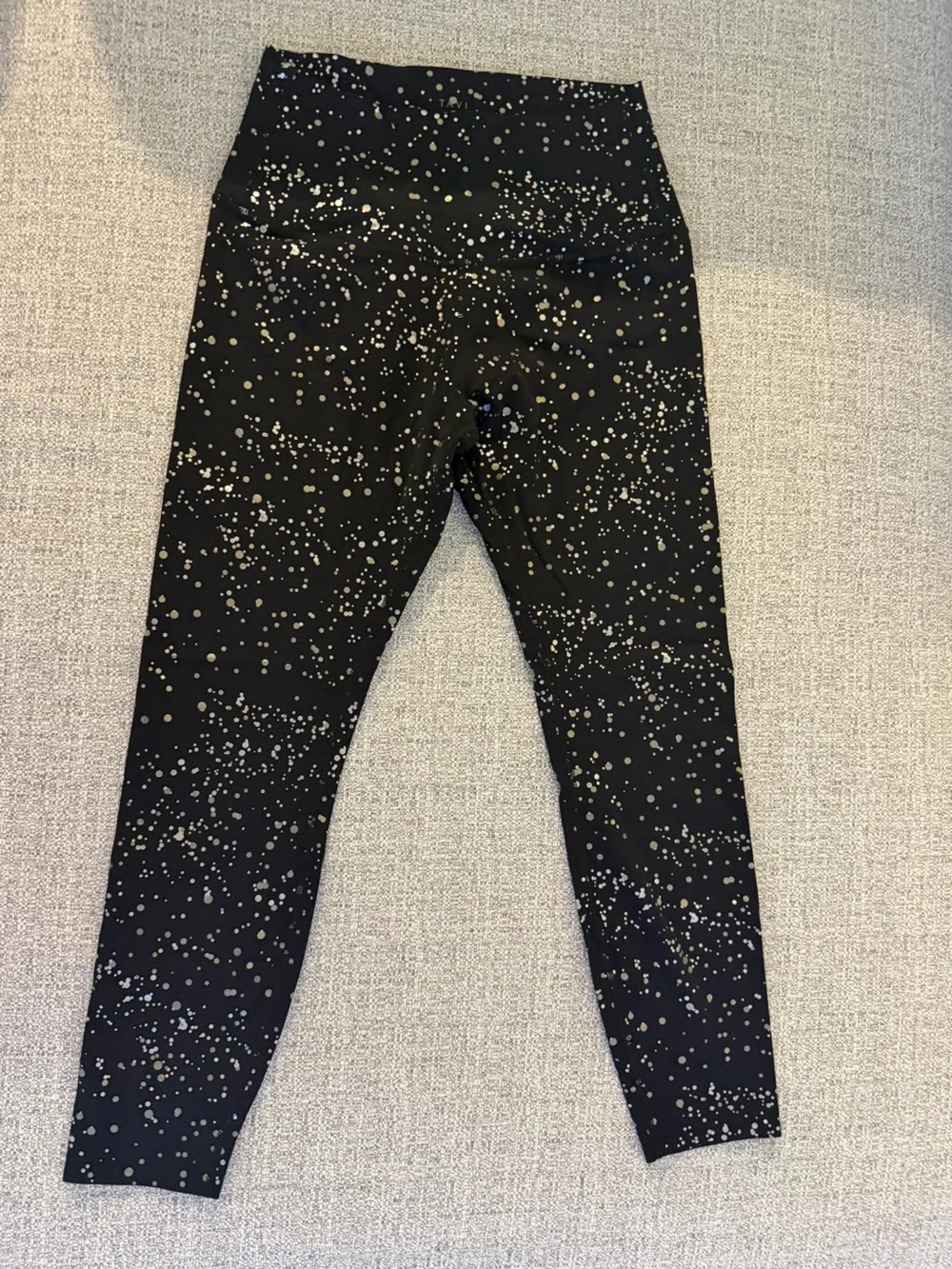 TaviSculpt® High Waisted 7/8 Leggings in Ebony Silver and Gold Glimmer - Picture 2 of 11